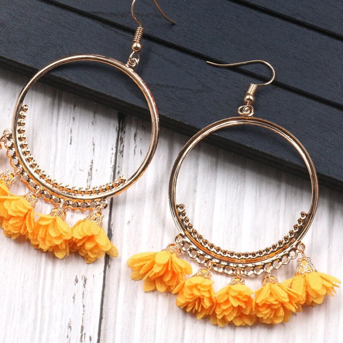 European and American Fashion White Flower Earrings Gold Big Circle Earrings Super Girl Chiffon Earrings Fashion Tassel Earrings