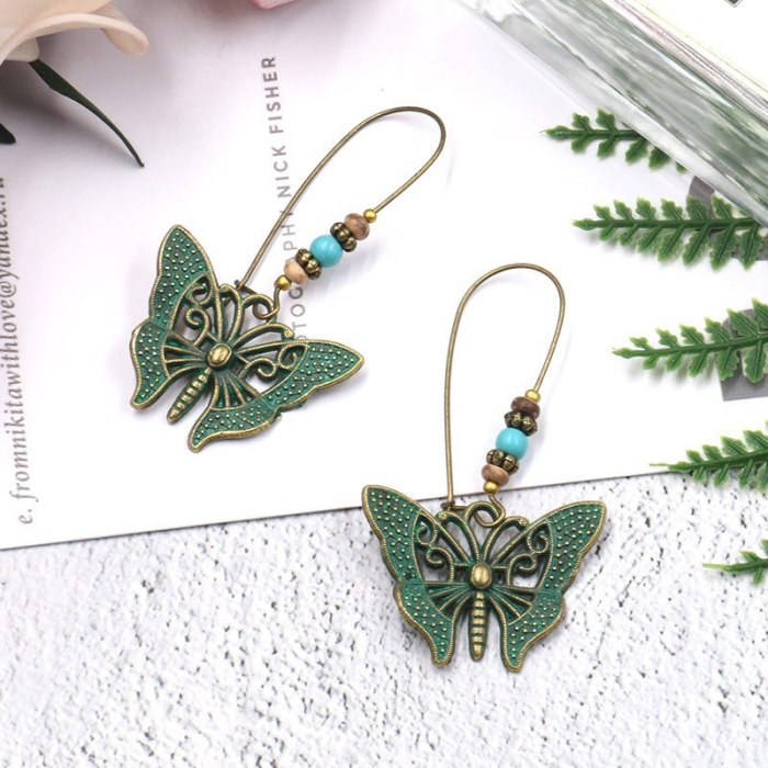 Popular Big Ornament European and American Fashion Ear Hook Butterfly Pendant Earrings Female Creative Alloy Earring Wholesale