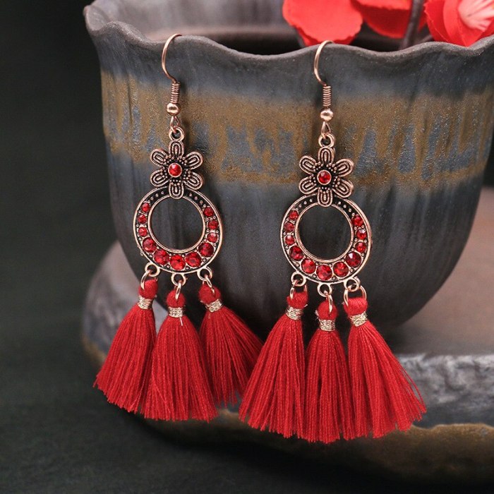 Original Red Earrings Women's Graceful and Fashionable Multi-Element Creative Stud Earrings Simple Personality Tassel Earrings