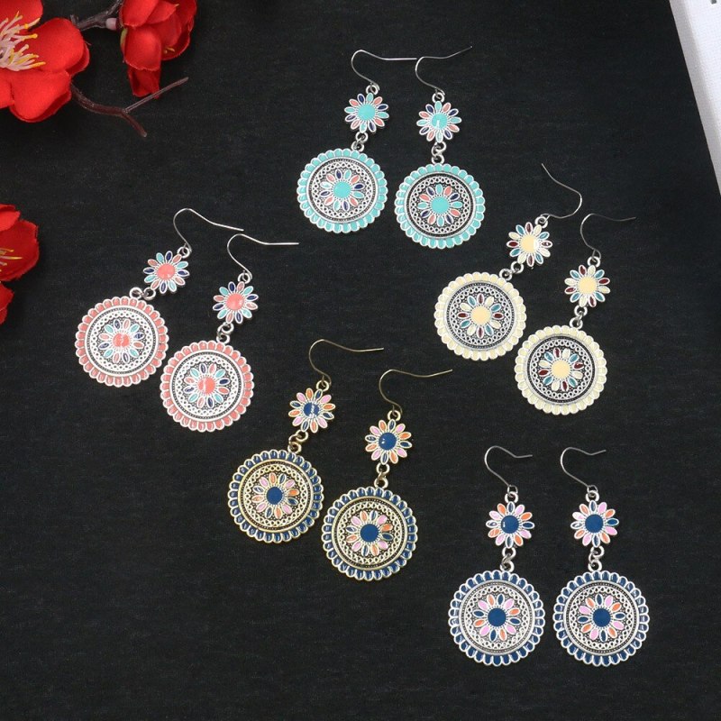 Korean Style Fresh And Beautiful Earrings Creative Carving Flowers Print Dripping Oil Earrings Eardrops All-Matching Women 0606