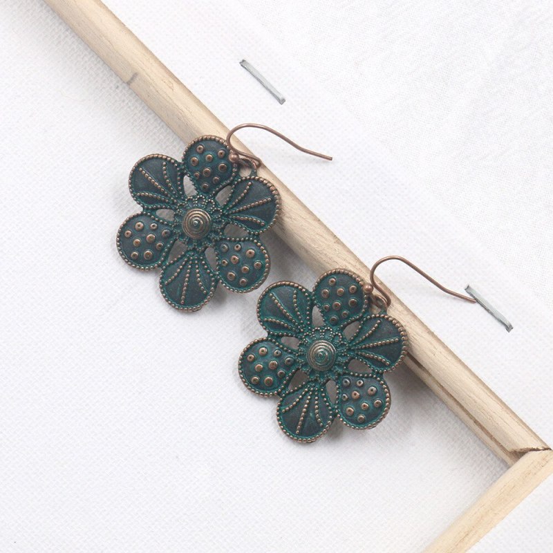 European and American Fashion Cool Vintage Earrings Creative Flower Earrings Distressed Alloy Exaggerated Jewelry Wholesale