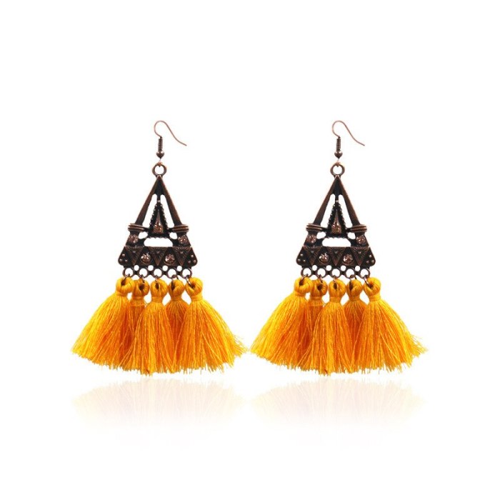 Ornament Wholesale Vintage Triangle with Diamond Alloy Earring European and American Popular Tassel Earrings for Women Holiday