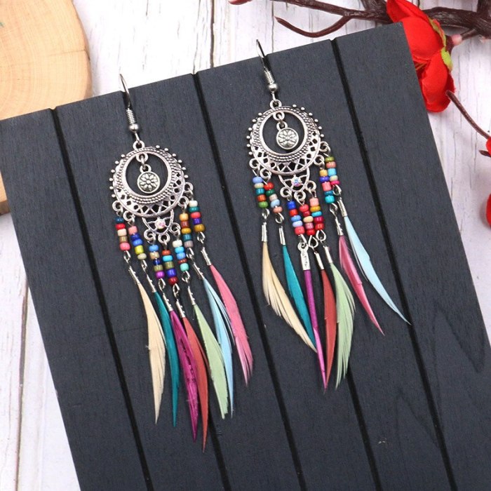 New round Hollow Exquisite Earrings Bohemian Fashion Feather Tassel Earrings Exotic Ornament Wholesale