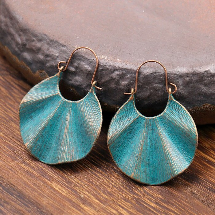 Vintage Earrings European and American Alloy Woven U-Shaped Flower Basket Exaggerated Carved Eardrops Earrings Wholesale