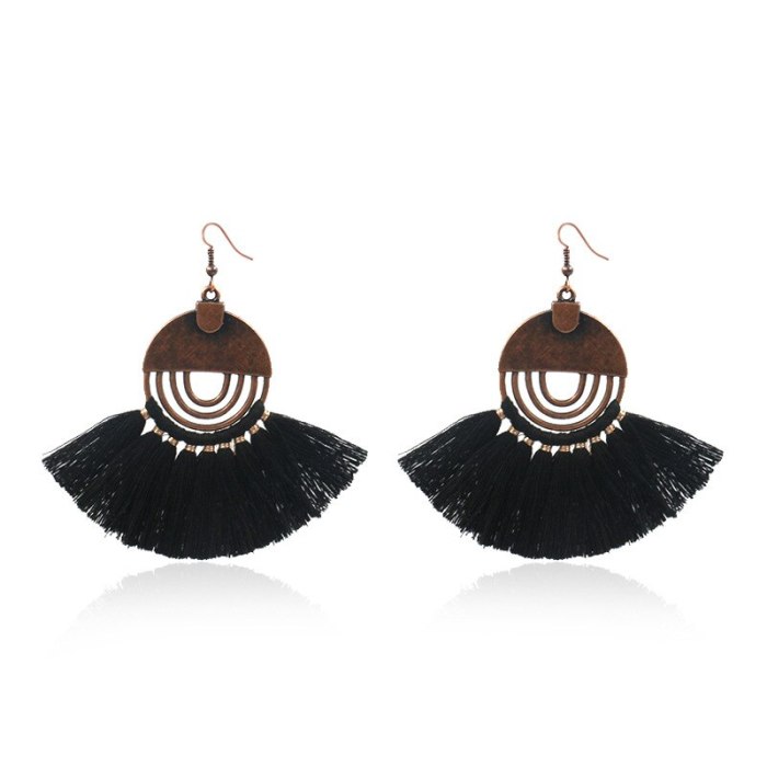 European and American Jewelry Bohemian Tassel Earrings Fashion Hollowed-out Scallop Earrings Female Earring Ornament Ornament