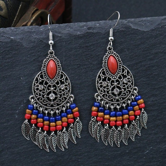 Bohemia Leaves Tassel Earrings for Women Vintage Hollow Beaded Alloy Earring Palace Style Long Jewelry Wholesale