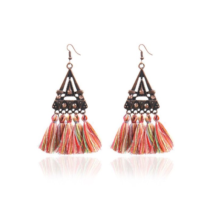 Ornament Wholesale Vintage Triangle with Diamond Alloy Earring European and American Popular Tassel Earrings for Women Holiday