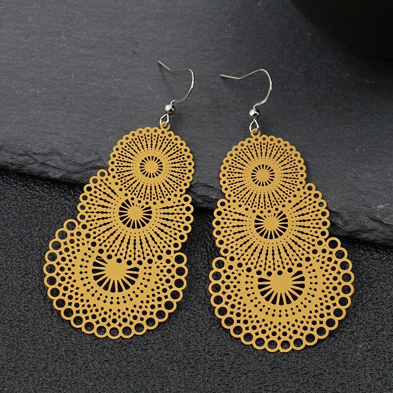 European Hollow Pattern Exaggerated Earrings Fashion Color Earrings Same Style Accessories Wholesale