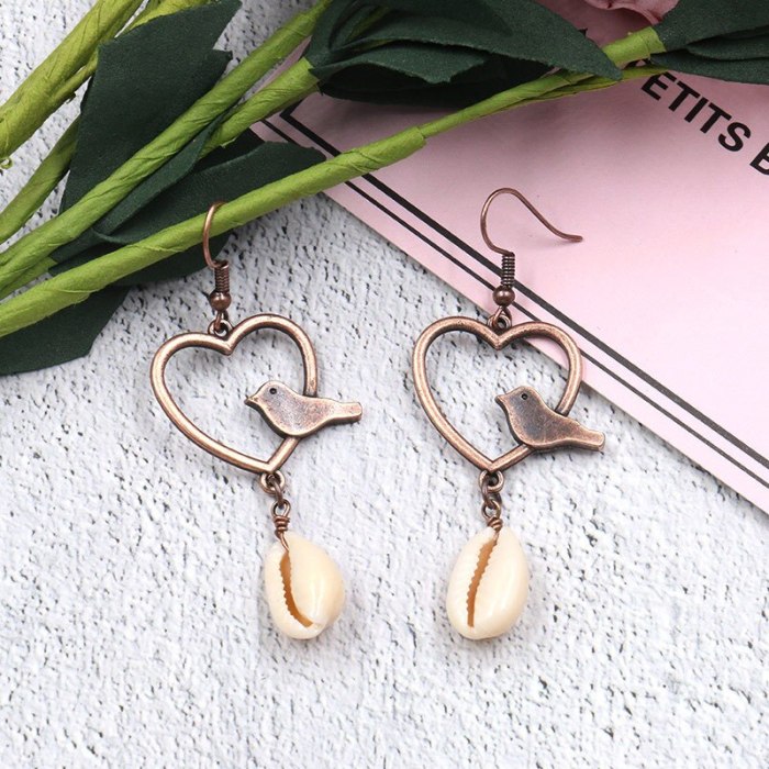 New Fashion Heart-Shaped Earrings Female Personality Bird Earrings Creative Natural Shell Pendant European and American Jewelry