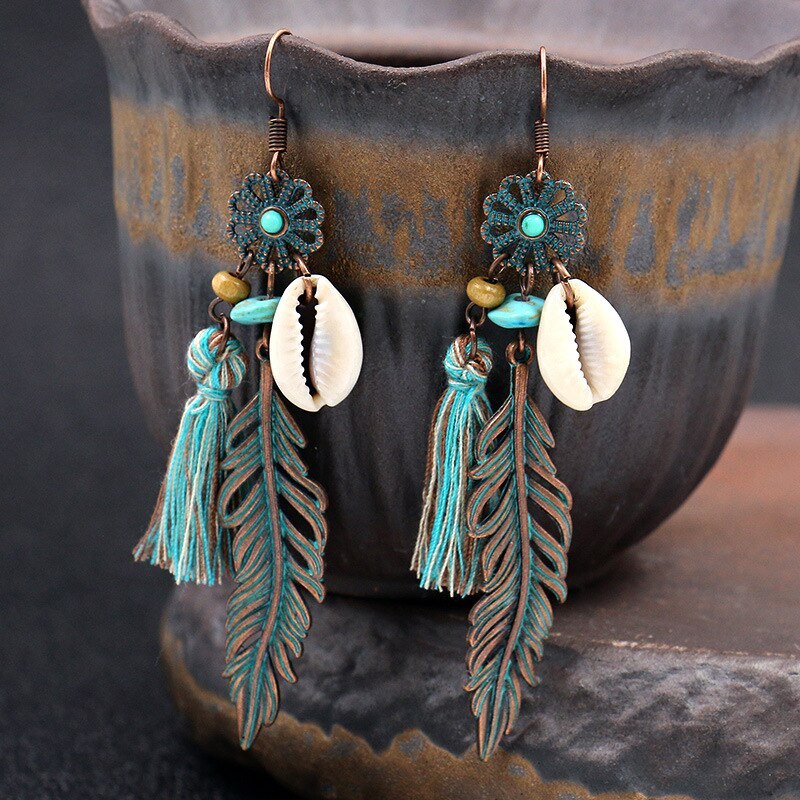 New Vintage Leaves Pendant Earrings for Women Fashion Hollowed-out Carved Alloy Tassel Earrings European and American Jewelry