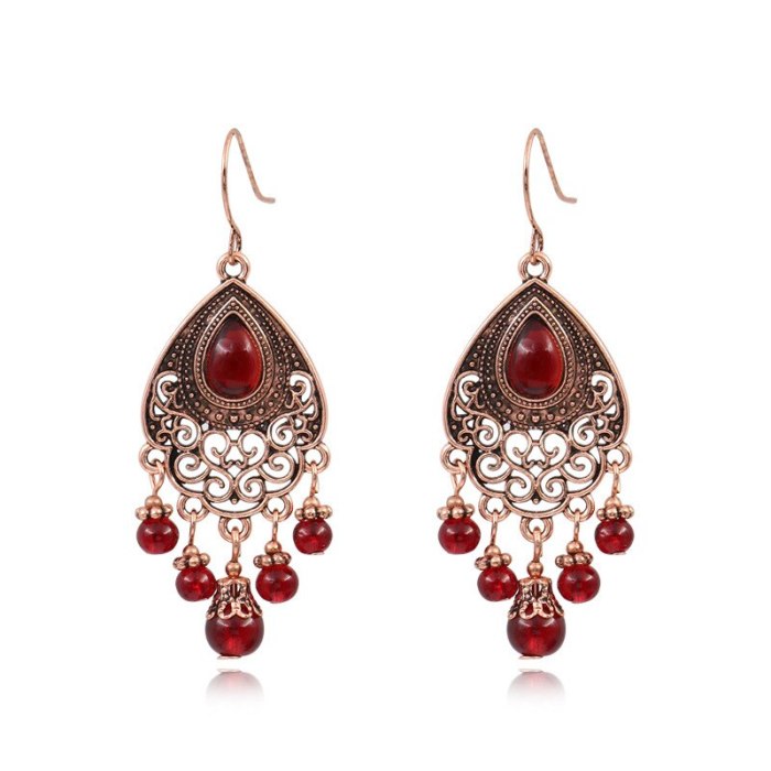European and American New Retro Red Garnet Earrings Female Geometric Lucky Earrings Eardrops