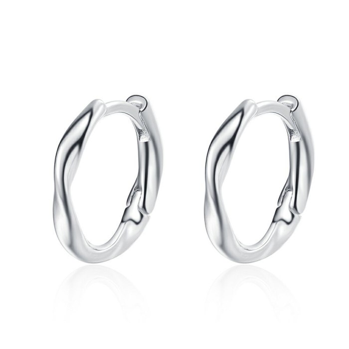 Korean Style Simple Small Twisted Wave Ear Clip Women's Elegant Glossy Ear Ring Earrings Xzeh638