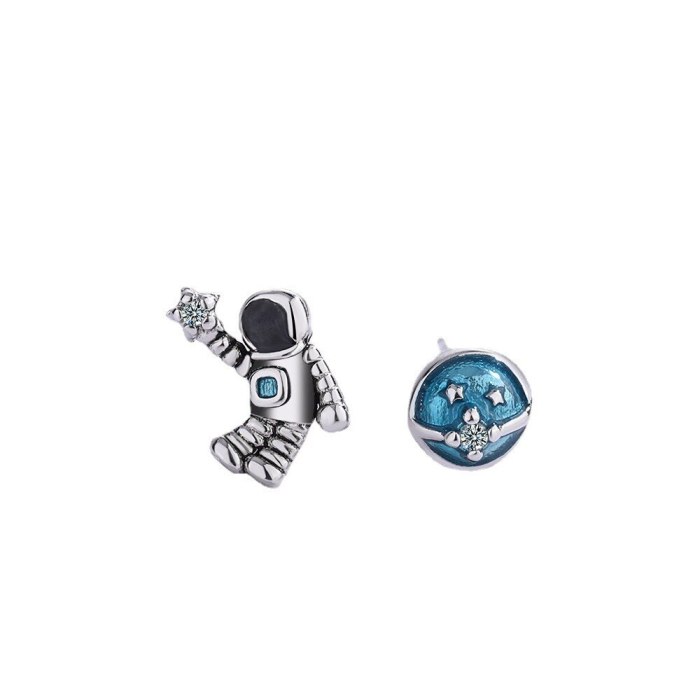 Stud Earrings for Women Japanese and Korean Style Cute Black and Blue Personality Universe Astronaut Fun Earrings Xzed928