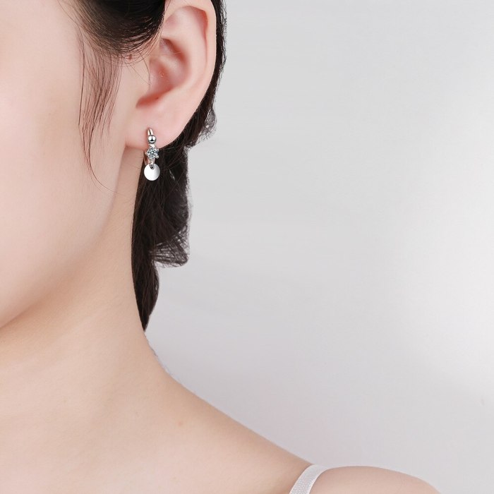 Elegant Lady Single Diamond Wafer Ear Clip Women's Simple Summer Geometric Ear Jewelry Xzeh642