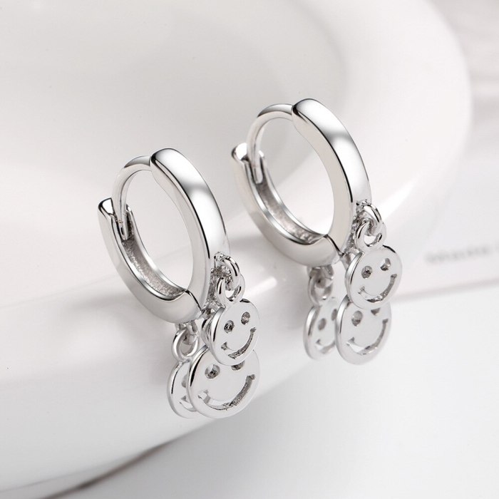 Smile Ear Clip Women's Korean-Style Fashionable Elegant Smiley Stud Earrings Short Earrings Xzeh624