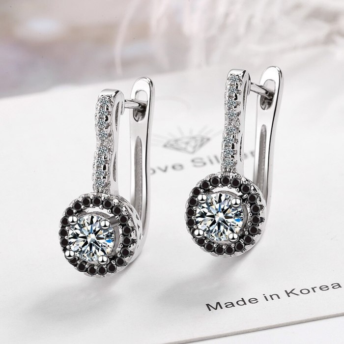 Ear Clip Women's Fashion Hollow-out Zirconium Diamond Rectangular earrings Temperament Personality Geometric Earrings Xzeh620