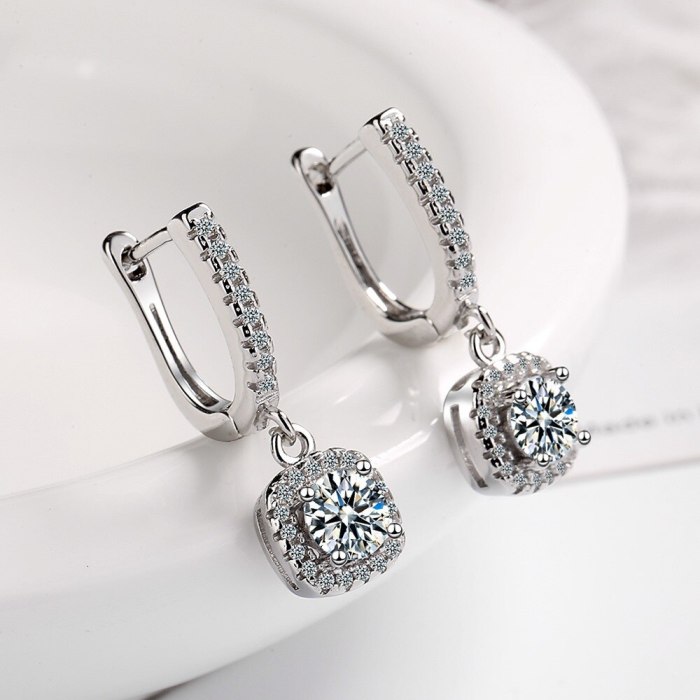 Stud Earrings Women 'S Korean-Style Personalized Diamond-Embedded Short Earrings Hollow Zircon Earrings Xzeh626