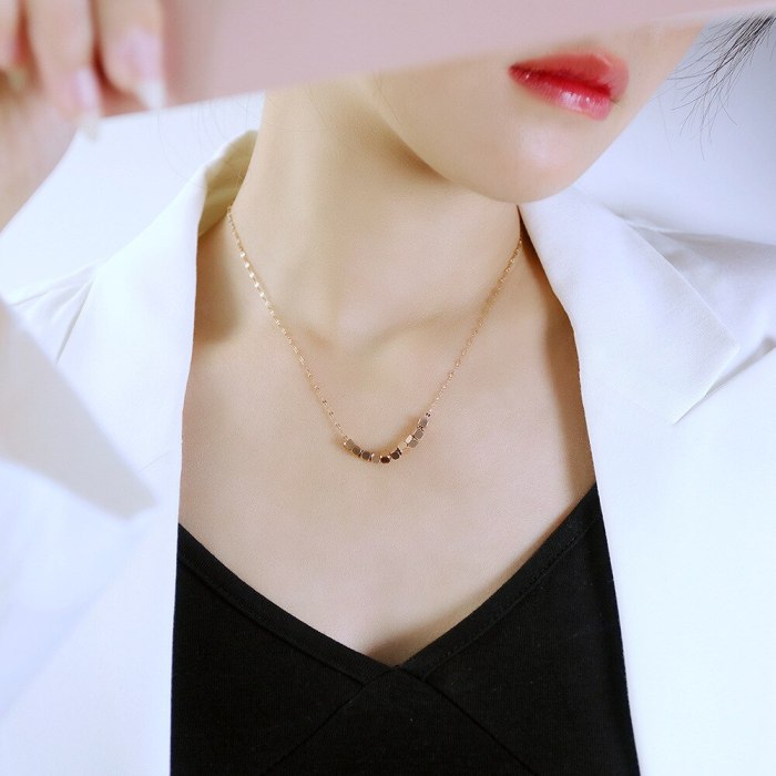 Japanese and Korean Ins Simple Elegant Small Square Necklace Female Clavicle Chain Pendant for Girlfriend Gb038
