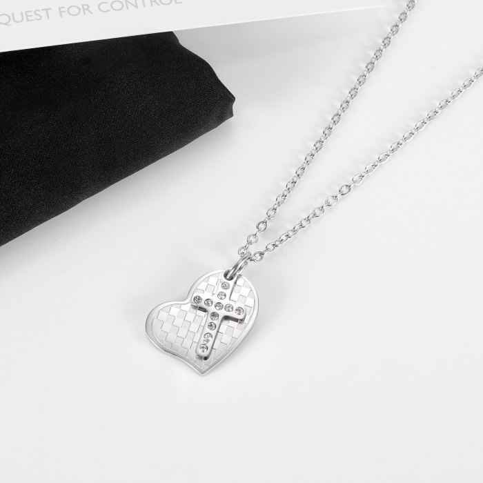 Ornament Summer New Hip-Hop Fashion Love Cross Pendant Personality Simple Women's Stainless Steel Necklace 1981