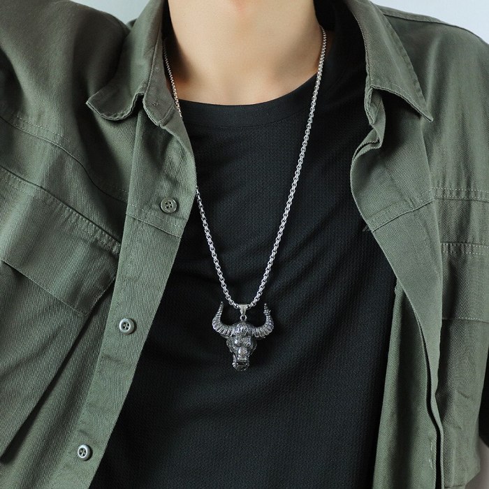 European And American Street Hip Hop Retro Simple Necklace Fashion Punk Men 'S Bull Head Pendant Stainless Steel Necklace Gb1949