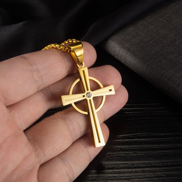 Ornament European and American Street Hip Hop Fashion Vintage Circle Cross Pendant Stainless Steel Necklace 1950