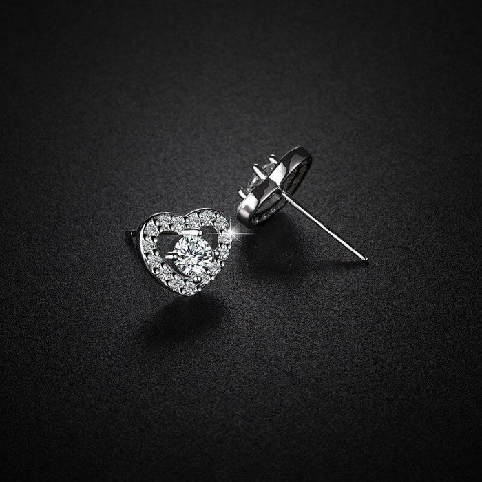 Love Heart Stud Earrings Micro Inlaid Zircon S925 Sterling Silver New Style Fashion Simple Design Heart-Shaped Earrings CE043