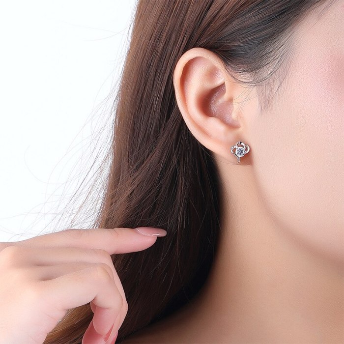Love Heart Stud Earrings Women's Sterling Silver New Style High-Grade Earrings Graceful Earrings Earrings Summer Earrings E948