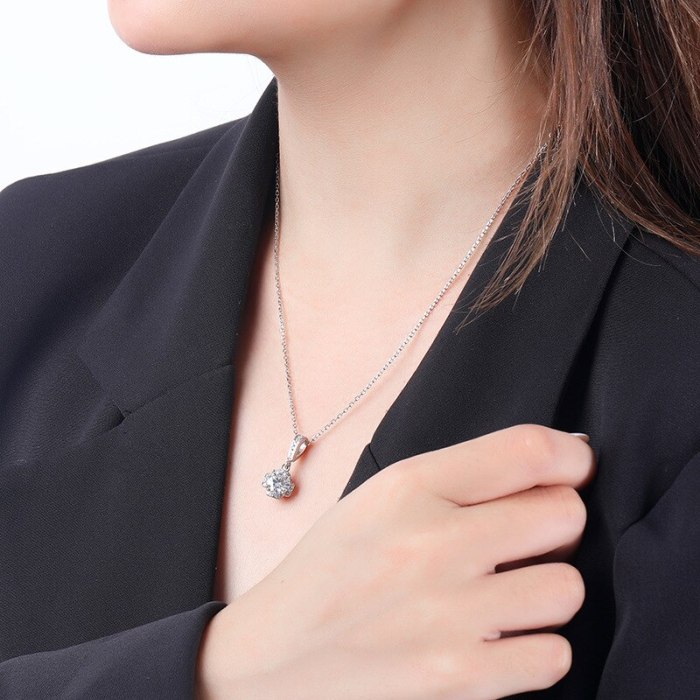 Inlaid 1 Karat Moissanite Necklace Pendant S925 Sterling Silver Simple Elegant Women's Necklace