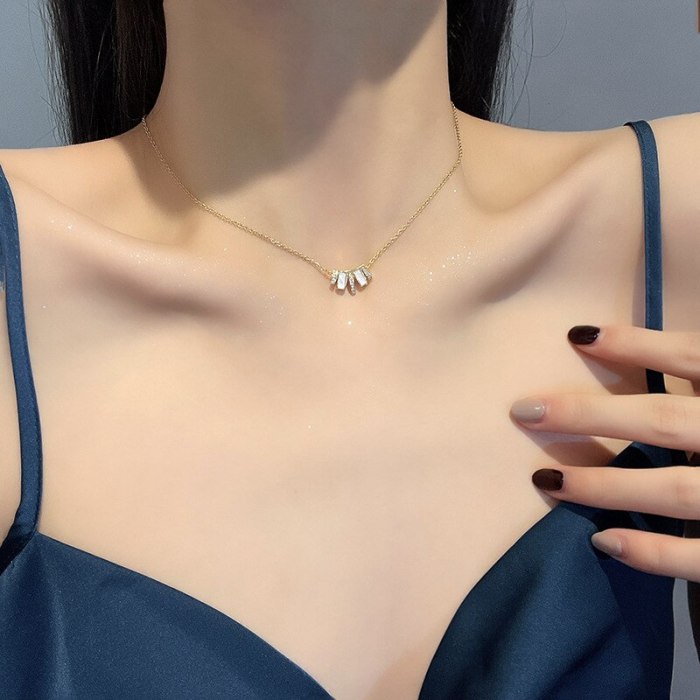 New Fritillary Stitching Geometric Titanium Steel Necklace Female Ins Fashion Design Sense Simple Graceful Clavicle Chain