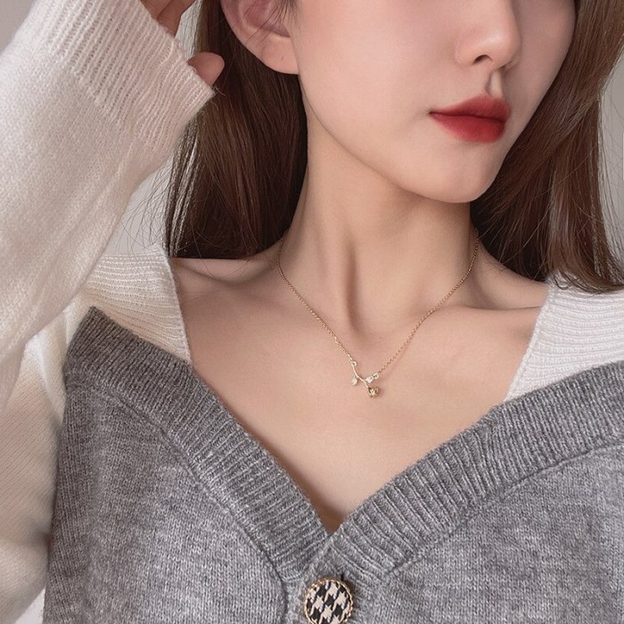 Korean Style New Micro Inlaid Zircon Rose Gold Pendant Titanium Steel Necklace Net Red Same Style Temperament Clavicle Chain