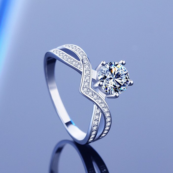 925 Sterling Silver Moissanite Ring Women's Ins Classic Diamond Inlaid Crown Women's Ring Proposal Wedding Valentine's Day Gift
