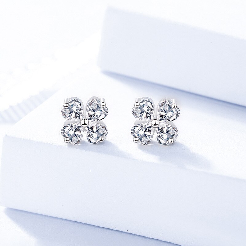 S925 Sterling Silver Ornament Clover Zircon Stud Earrings Niche Design Earrings for Women 129