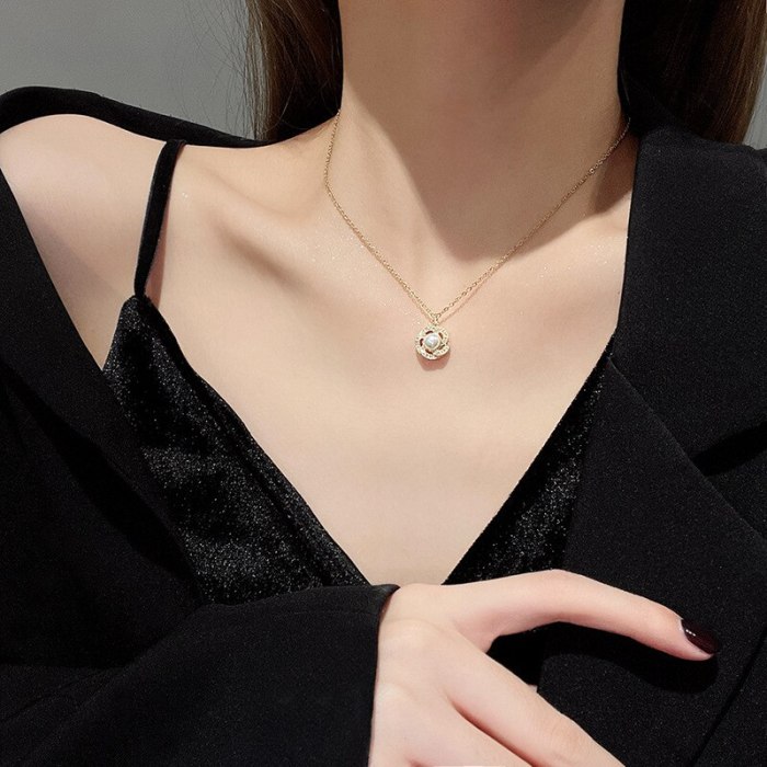 Micro Inlaid Circle and Pearl Pendant Titanium Steel Necklace Female Ins Popular Net Red Same Fashion Design Clavicle Chain