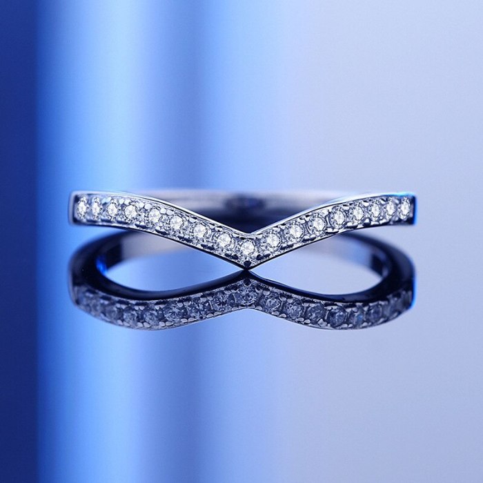 925 Sterling Silver Moissanite Ring Ins Simple Fashion Crown Single Row Diamond Qixi Gift