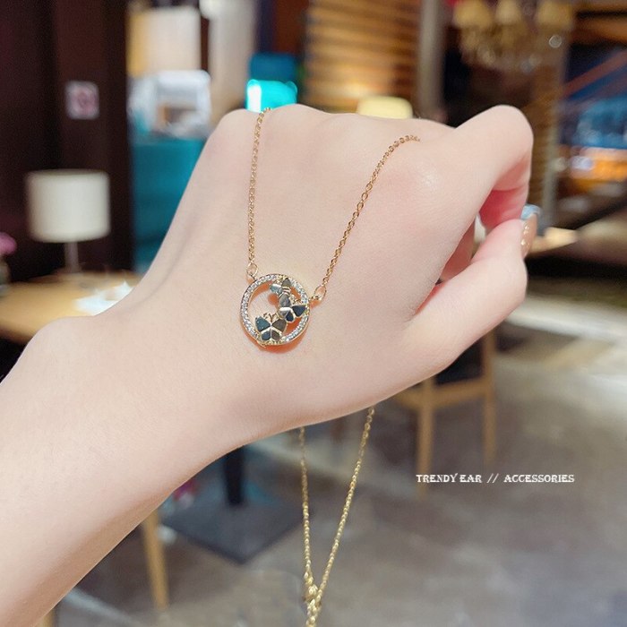 New Summer Butterfly Circle Finely Inlaid Pendant Necklace Female Graceful Personality Design Titanium Steel Clavicle Chain