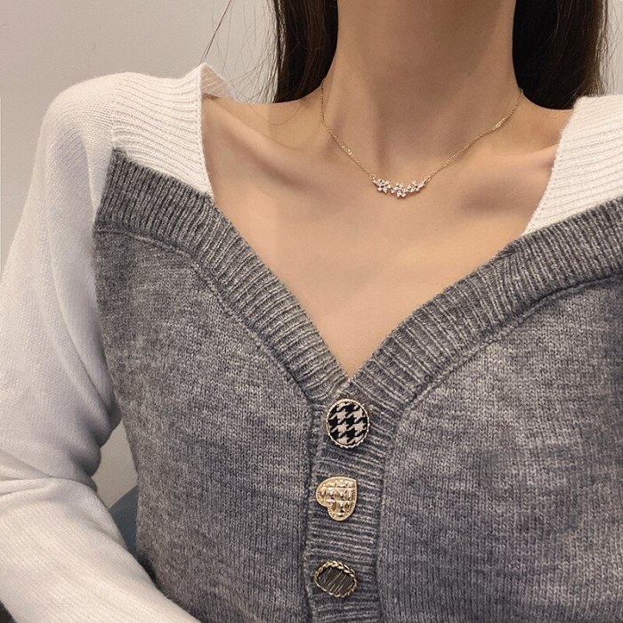 New Zircon Flower Pendant Titanium Steel Necklace Female Design Sense Fashion Temperament Personalized Clavicle Chain Wholesale