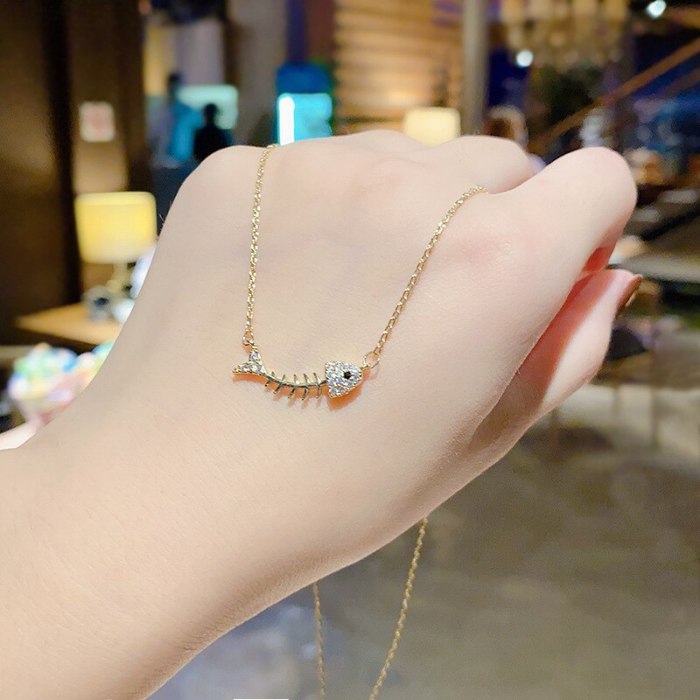 High-Grade Fishbone Necklace Female Mori Style Online Influencer Clavicle Chain Titanium Steel Small Fishbone Pendant