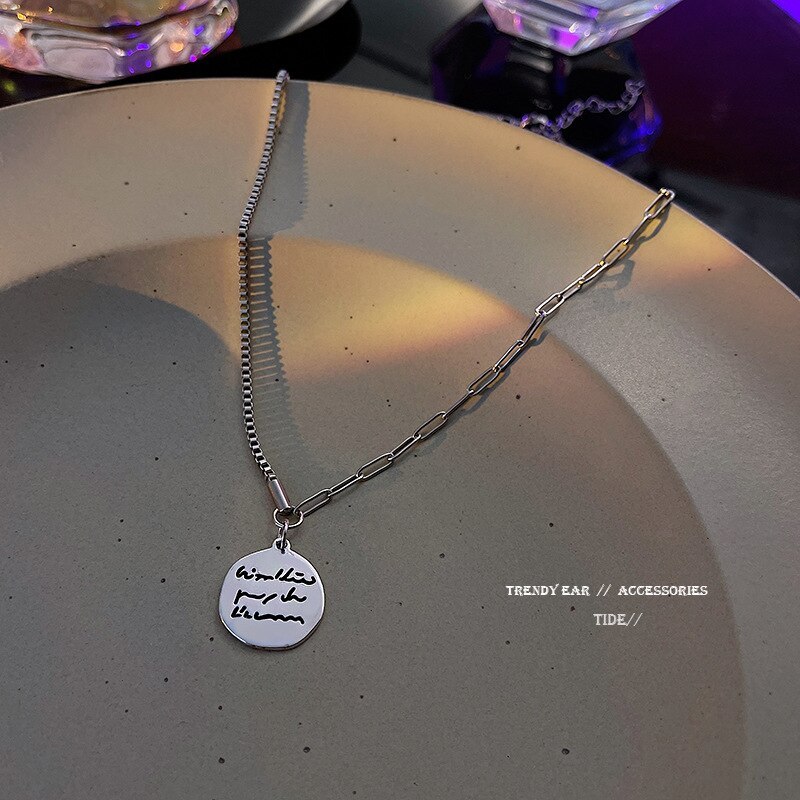 Round Plate Pendant Short Necklace Female Ins Trendy Dignified Sense of Design Student Hip Hop Cool Temperament Clavicle Chain