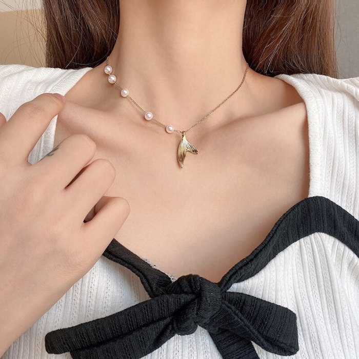 New Titanium Steel Fishtail Pendant Elegant Pearl Online Influencer Necklace High-Grade Versatile Exquisite Clavicle Chain