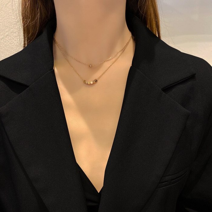 Square Necklace Clavicle Chain Titanium Steel Plated 18K Mori Style Student Minimalist Ins Cold Wind Double Layer Ornament