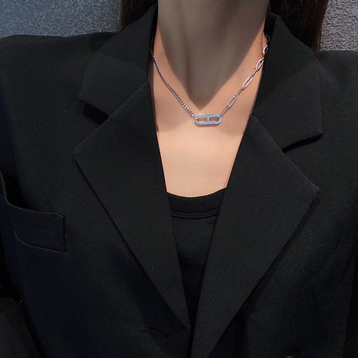 European and American Style Necklace Female Cold Wind Net Red Personalized Clavicle Chain Elegance Retro New Fashion Pendant