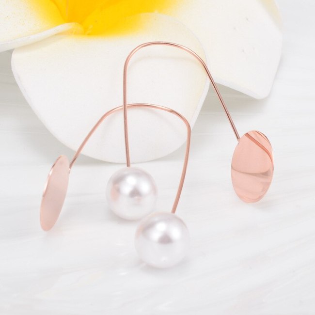 E04 New Graceful and Fashionable Korean Exaggeration Pearl Stud Earrings Disc-Shaped Earrings Women's Titanium Ornament