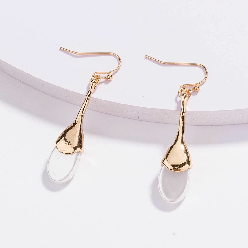 Japanese and Korean Ins Hot Sale Oval Flat Pearl Simple Wild Earrings Baroque Metal Good Texture Personality Design Ornament