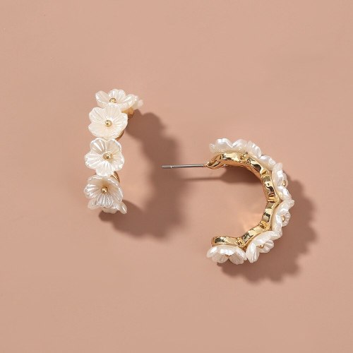 Japanese And Korean Hot Fashionable New Earrings C- Shaped Pearl White 6 Flowers Fresh All-Match Fashion Accessories Women