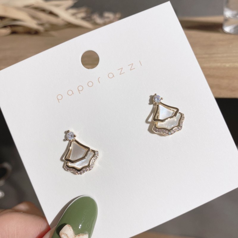 Korean-Style Geometric Shell Earrings Zircon Inlaid Simple Fashion Trending Ear Studs Earrings