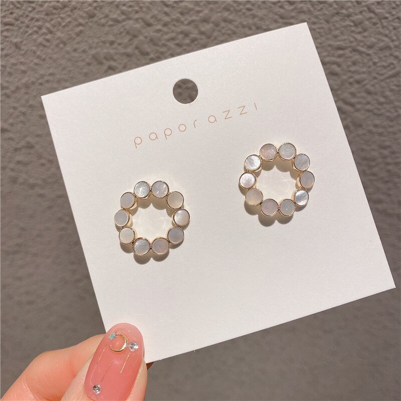 Korean Style Ins Style Fresh Vintage Shell Earrings Lady Temperamental All-Match Small Circle Ear Studs Women