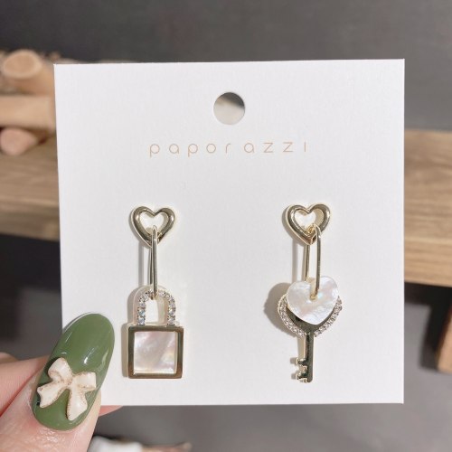 Ins Retro Exaggerated Earrings Designer Model European and American Style Personality Asymmetric Key Lock Shell Earrings Female