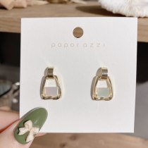 High-Grade INS Cold Style Geometric Ear Studs Shell Earrings for Women Sterling Silver Needle Simple and Elegant Earrings