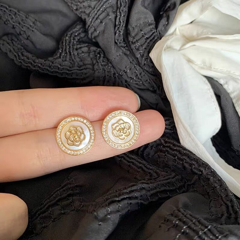 Sterling Silver Needle Korean Vintage Shell Flower Stud Earrings Simple Elegant Zircon Gold Plated Earrings for Women