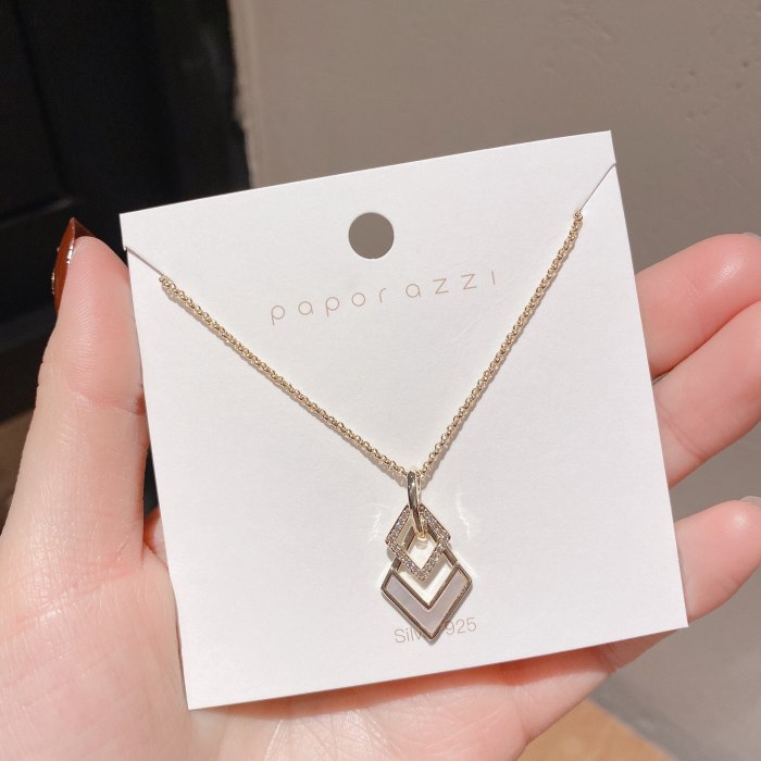 New SIMPLE Diamond-Shaped Hollow Clavicle Chain Inlaid Zircon Elegant Gold-Plated Shell Necklace for Women